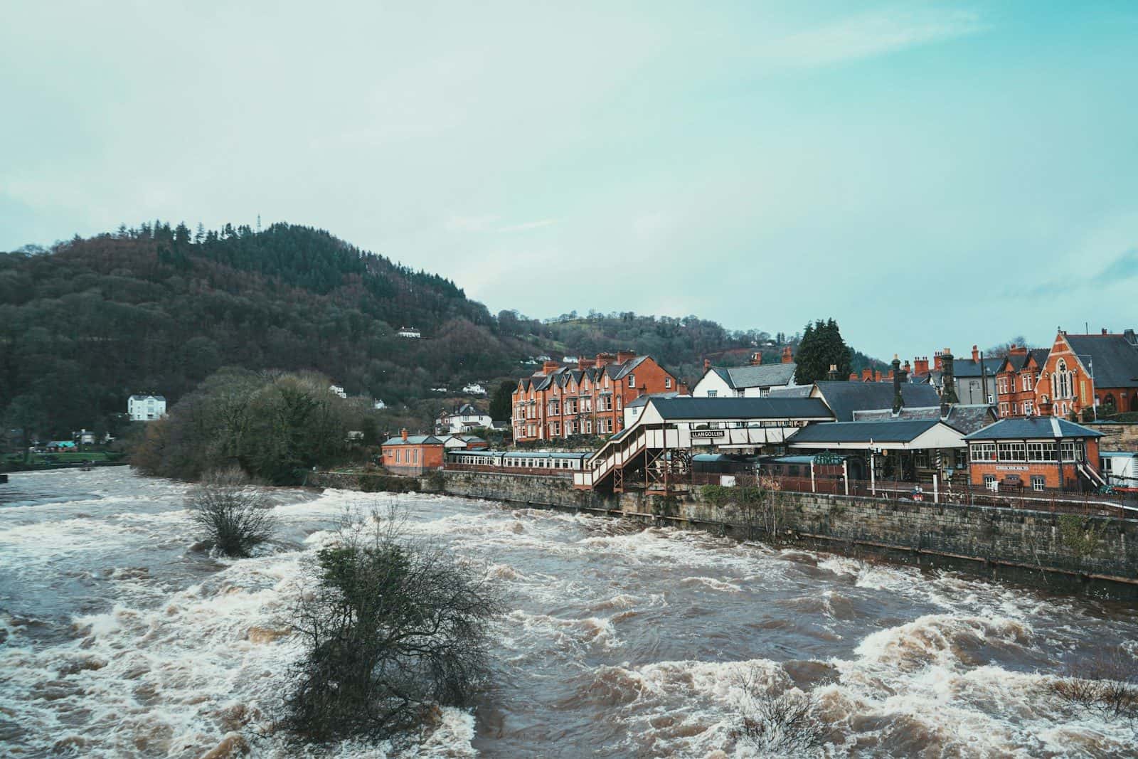The River Dee running past the houses of Llangollen